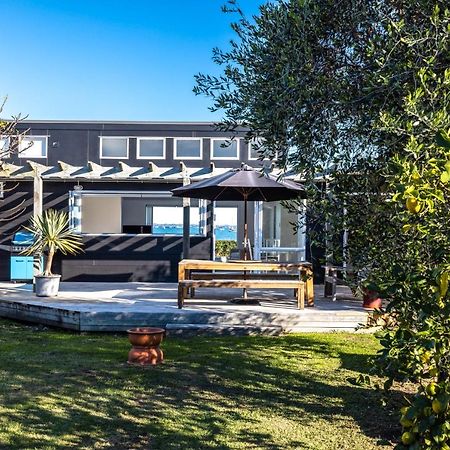 Driftwood Beach House With Spa Pool - Absolute Beachfront! Blackpool Екстериор снимка